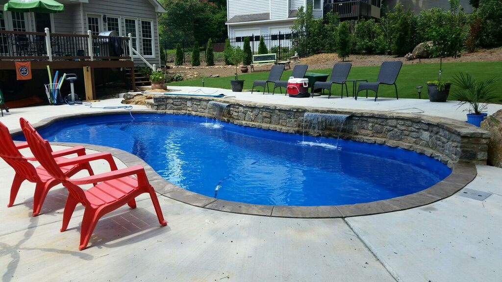 Vinyl pool with tanning ledge and sunbathing area