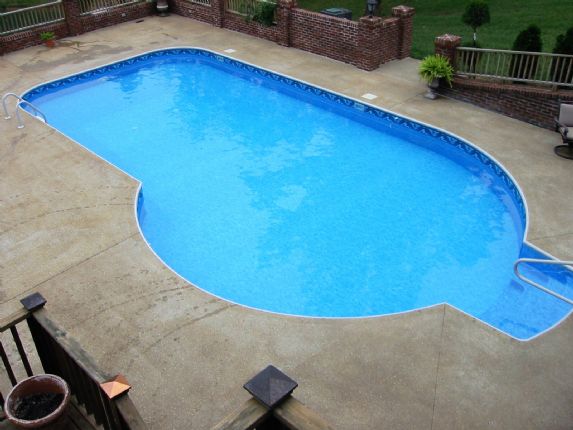 Vinyl pool with natural stone accents